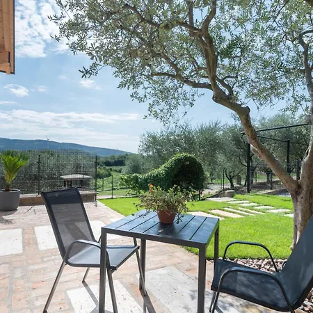 Corte Broiare شقة آفي